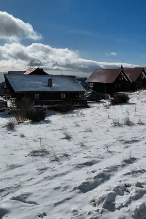 Centro Comercial da Torre, na Serra da Estrela com Neve